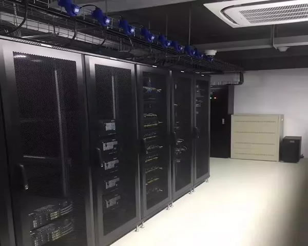 Key factors to consider when choosing a Hong Kong site group server